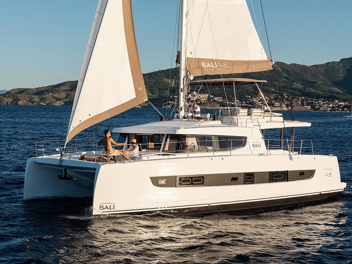Bali 4.8 (5+1 cab)